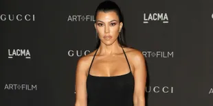 Kourtney Kardashian Tertangkap Dinner Bareng Scott Disick &#38; Sofia Richie