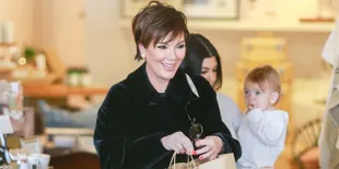 Kris Jenner Beberkan Asal Nama Bayi Khloe Kardashian, True Thompson