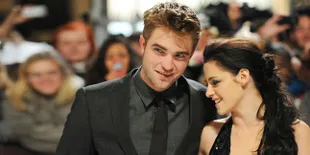 Kristen Stewart Ketahuan Gandeng Tangan Robert Pattinson, Balikan?