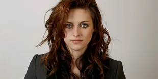 Kristen Stewart Pesta Bareng Ibu Robert Pattinson