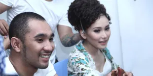 KUA: Nikah Ayu Ting Ting - Enji Didaftarkan 2 Juli 2013