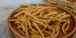 Kue Bawang Lezat, Resep Simpel untuk Camilan Gurih Keluarga!