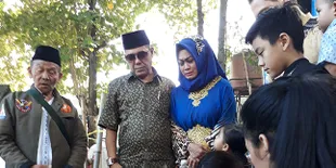 Kunjungi Makam, Keluarga Julia Perez Masih Merasa Kehilangan