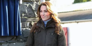 Kunjungi Peternakan, Kate Middleton Tampil Beda dengan Skinny Jeans &#38; Sepatu Boots