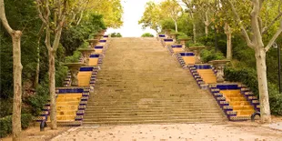 Kunjungi Taman dengan Tangga 100 Tingkat di Jepang, Yuk!