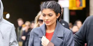 Kylie Jenner Akhirnya Ungkap Arti Tato Merah Cantik di Lengan