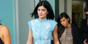 Kylie Jenner Diam-Diam Hamil 8 Bulan? Simak Faktanya di Sini!