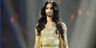 Lady Gaga Ajak Conchita Wurst Tur Bareng?
