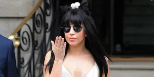 Lady Gaga Bawa 'Kuda' ke Red Carpet AMA Awards