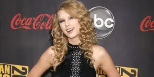 Lagi Asyik Masak, Taylor Swift Masih Sempat Selfie