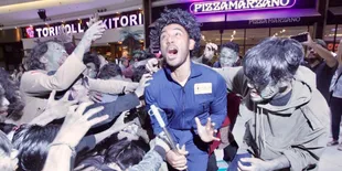 Lagi Bersih-Bersih, Ario Bayu Tiba-Tiba Dikepung Puluhan Zombie