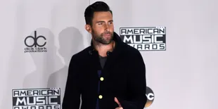 Lagi Bintitan, Adam Levine Bakal Tetep Ganteng Ga Sih?