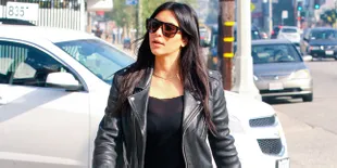Lagi! Kim Kardashian Benar-Benar Berpose Tanpa Busana