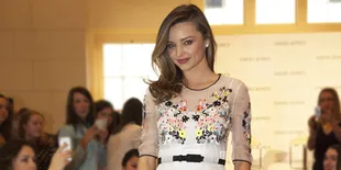 Lagi-Lagi Miranda Kerr Jadi Rebutan Dua Pria Sekaligus