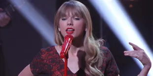 Lagi, Taylor Swift Menangkan Award Istimewa