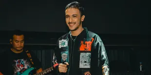 Lagu ‘Somebody’s Pleasure’ Kembali Antarkan Aziz Hedra Raih Double Platinum di Malaysia dan Indonesia