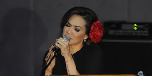 'Lagu Untuk Suti', Sara Wijayanto Nyinden Bahasa Jawa