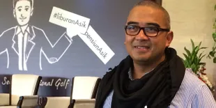 Laksanakan Umroh, Presenter Farhan Curhat Almarhum Anaknya