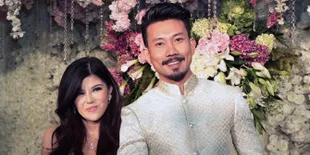 Lamaran, Ini Momen Denny Sumargo Pasangkan Cincin di Jari Manis Dita Soedarjo