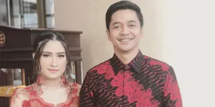 Lamaran Romantis Adly Fairuz &#38; Angbeen Rishi, Manis Dengan Adat India