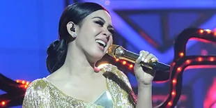 Lamborghini Syahrini Kejutkan Pengunjung Mall