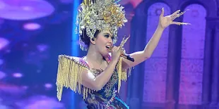 Lebaran, Kostum Syahrini Tetap Terkonsep