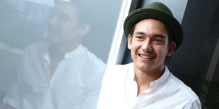 Lebaran Nanti, Adipati Dolken Habiskan Waktu Berdua Bersama Ayah