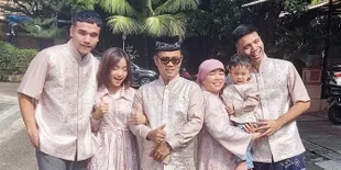 Lebaran Pertama Tanpa Vanessa Angel, Haji Faisal Sekeluarga Pakai Seragam yang Terinspirasi dari Mendiang