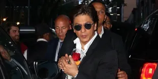 Lebaran, Shahrukh Khan Tak Sapa Fans di Depan Rumah Karena Pandemi dan Pilih Lakukan Ini