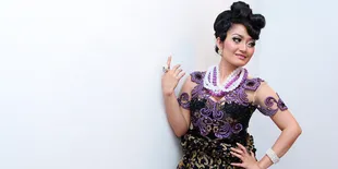 Lebaran, Siti Badriah Pergi Ke Laut