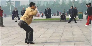 Lebay Atau Keren? Aksi Fotografer Ini Tuai Banyak Komentar