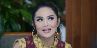 Lebih Banyak di Indonesia, Krisdayanti Punya Jurus Jitu Jalani LDR Dengan Suami