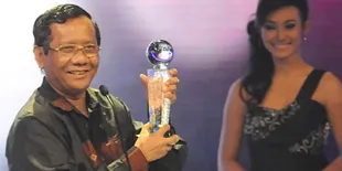 Lelah Berpolitik, Mahfud MD Pilih Dengar Lagu Religi