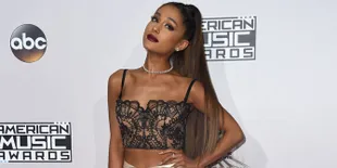 Lengket Bak Perangko, Ariana Grande Nempel Terus ke Pete Davidson