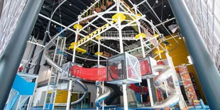 Liburan Bareng Bestie Makin Pecah, Jelajahi Keseruan HomeTeamNS Khatib di Singapura