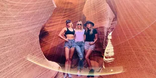Liburan Bareng, Miley Cyrus Kena Omelan Sang Ibu
