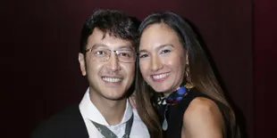 Liburan Berdua, Nadine Chandrawinata dan Dimas Santai Main Bareng Hiu di Pantai