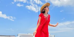 Liburan Bersama Sahabat, Aura Bahagia Luna Maya Terpancar Dari Wajahnya