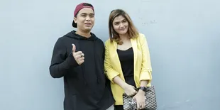 Liburan ke Australia Bersama Hilda, Billy Saputra Pertama Kali Lihat Salju