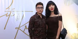 Liburan ke Australia, Lucinta Luna Pamer Foto Pakai Baju Renang - Digendong Pacar