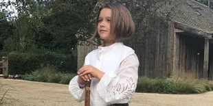 Liburan ke Prancis, Harper Beckham Tampil Cantik Dengan Rambut Barunya