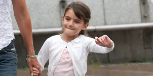 Liburan Natal dan Tahun Baru, Apa Yang Dilakukan Suri Cruise?