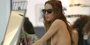 Life of Lindsay Lohan, Tenggelam Dalam Pusaran Dunia Selebriti