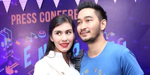 Lihat Cincin - ke 'KUA', Jeje Govinda dan Syahnaz Segera Menikah?