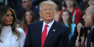Lihat Gerhana Matahari Dengan Mata Telanjang, Donald Trump Dibully Netizen