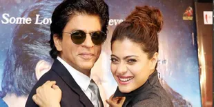 Lihat Kajol Kala Jalan di Catwalk, Shahrukh Beri Pelukan Hangat