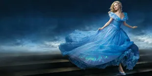 Lily James: Tak Ada Yang Bisa Memakai Sepatu Kaca Cinderella