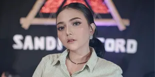 Lirik Lagu 'Mbaliko Nong Isun' (Terjemahan) - Syahiba Saufa, Tentang Seseorang yang Belum Move On