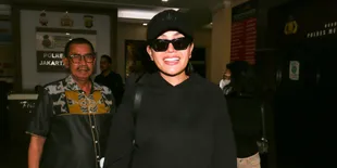 Lolly Jalani Pemeriksaan Polisi Sebagai Korban, Nikita Mirzani Ungkap Vadel Badjideh Kabur Bawa Tiga Koper