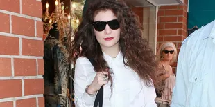 Lorde Luncurkan Lipstick Pure Heroine